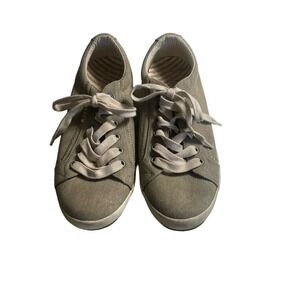 TAOS Footwear Women's  "Star" Oat Wash Canvas Sneakers, Size 8